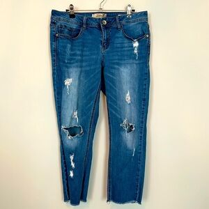 Seven Slim Straight cropped and frayed jeans. Womens size 8